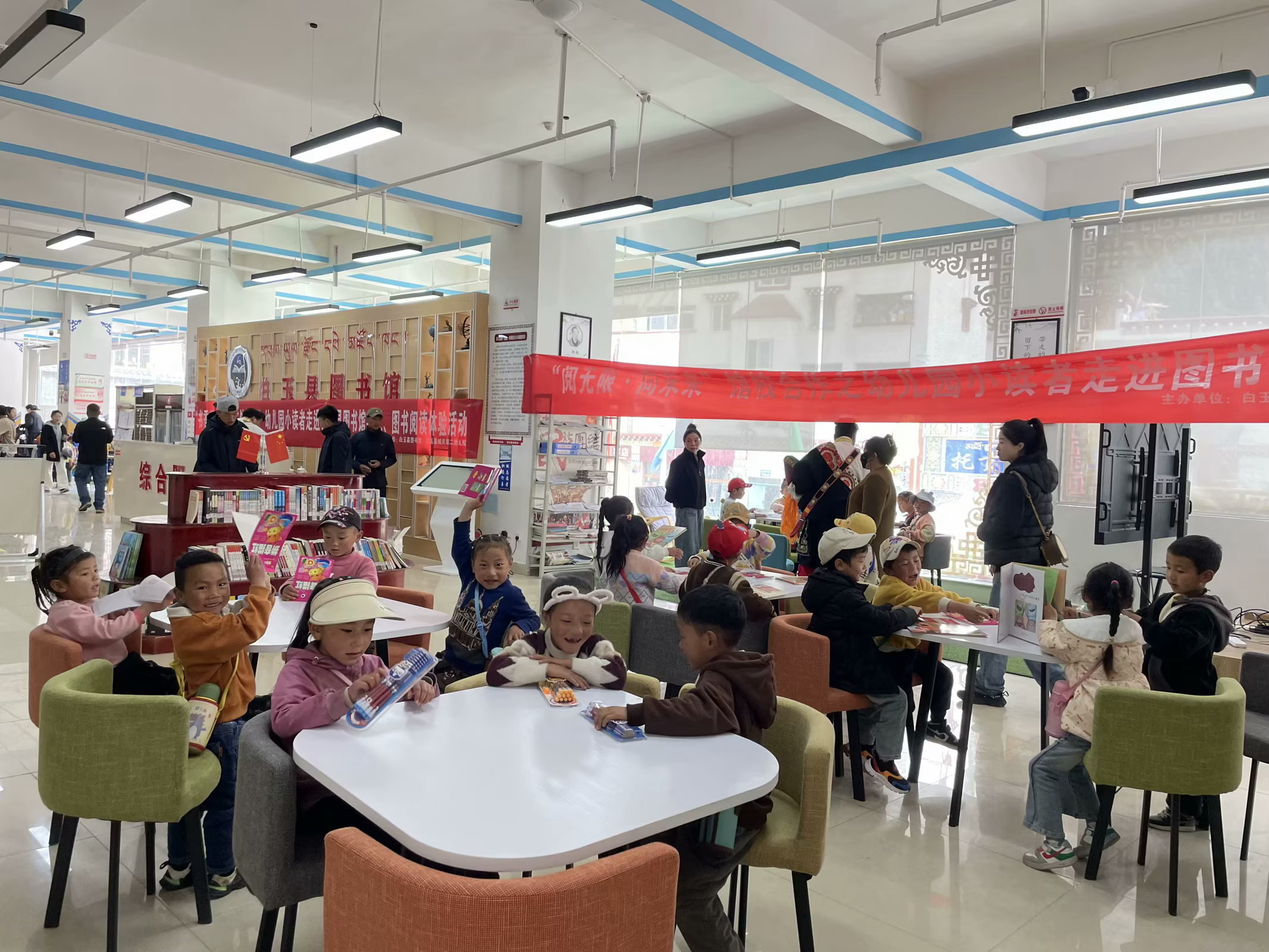 捐資208萬(wàn)余元，改造提升白玉縣圖書館、文化館